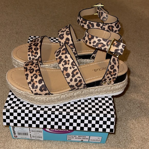 Soda Bryce Cheetah Print Flatform Sandal - Picture 3 of 8